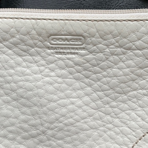 COACH Off White & Brown Leather Wristlet